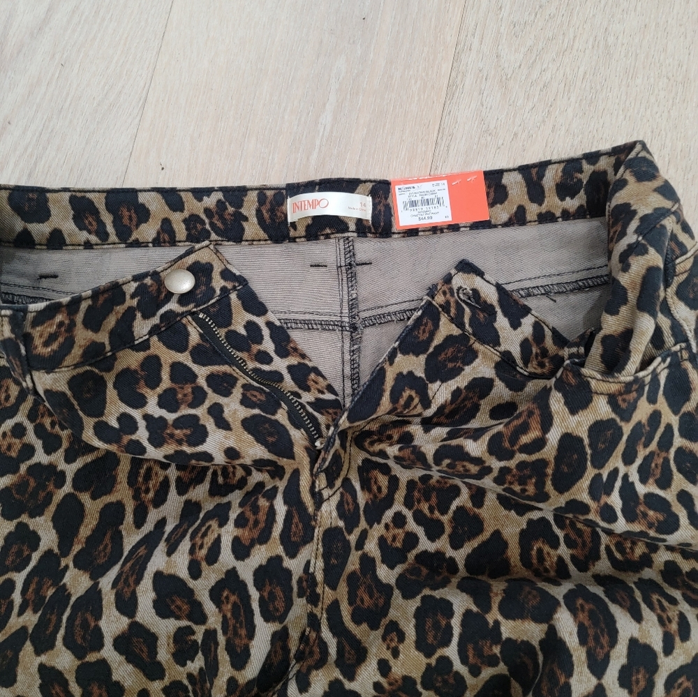 CHEETAH Print Women's  Jeans - Picture 3 of 11